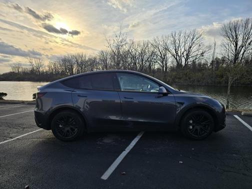 2023 Tesla Model Y RWD