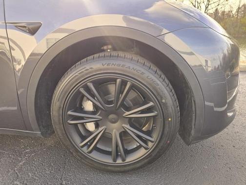 2023 Tesla Model Y RWD
