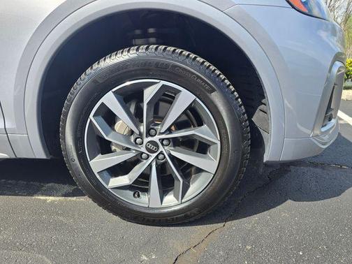 Florett Silver Metallic 2023 Audi Q5 45 S line Premium Plus