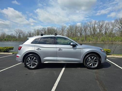 Florett Silver Metallic 2023 Audi Q5 45 S line Premium Plus