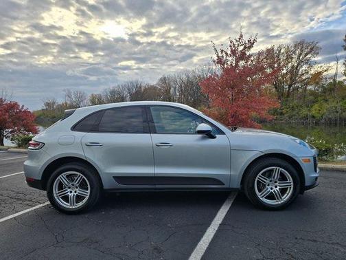 2021 Porsche Macan Base