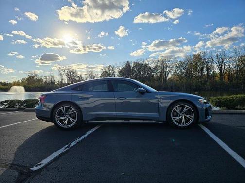 2024 Audi e-tron GT Premium Plus quattro