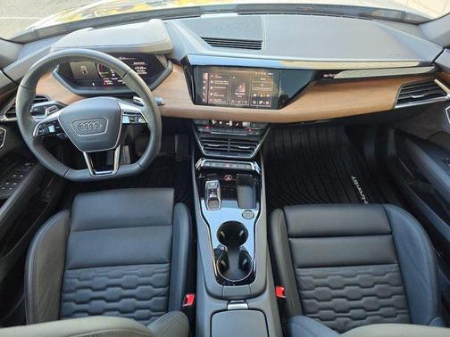 2024 Audi e-tron GT Premium Plus quattro