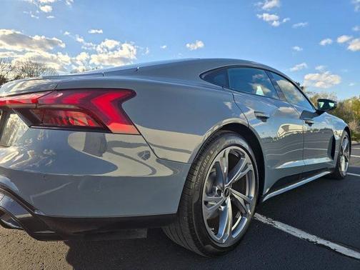 2024 Audi e-tron GT Premium Plus quattro