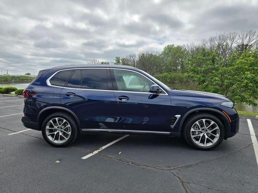 Tanzanite Blue II Metallic 2024 BMW X5 xDrive40i