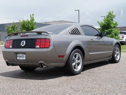 2005 Ford Mustang GT Premium