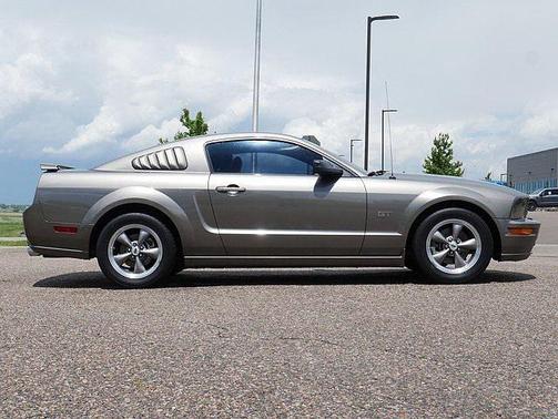 2005 Ford Mustang GT Premium