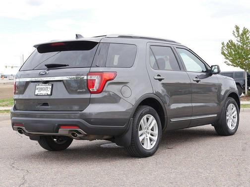 MAGNETIC METALLIC 2018 Ford Explorer XLT