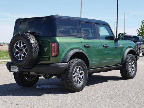 ERUPTION GREEN METALLIC 2025 Ford Bronco Badlands