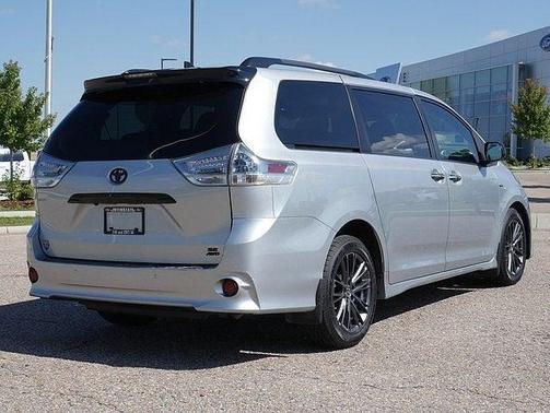 2020 Toyota Sienna SE