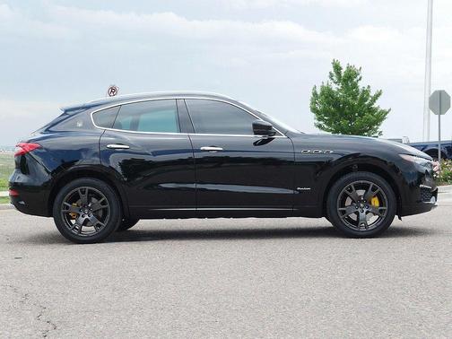 Nero 2019 Maserati Levante Base