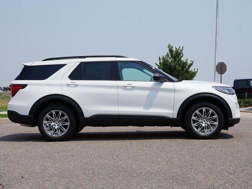 Star White Metallic Tri-Coat 2026 Ford Explorer Active