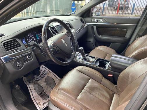 2015 Lincoln MKS Base