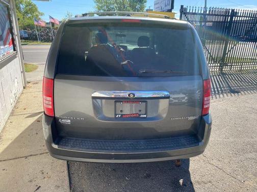 2010 Chrysler Town & Country Touring