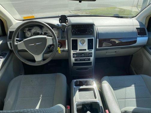 2010 Chrysler Town & Country Touring