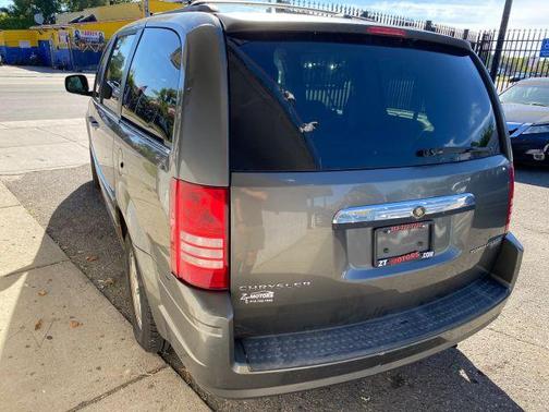 2010 Chrysler Town & Country Touring