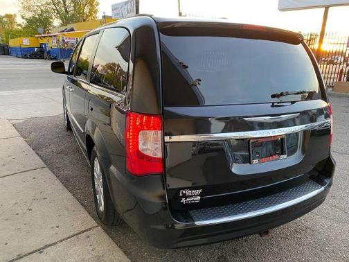 2016 Chrysler Town & Country Touring