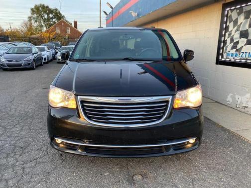 2016 Chrysler Town & Country Touring
