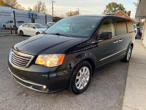 2016 Chrysler Town & Country Touring