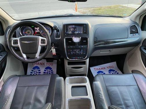 2016 Chrysler Town & Country Touring