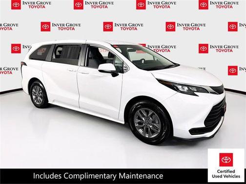 2025 Toyota Sienna LE
