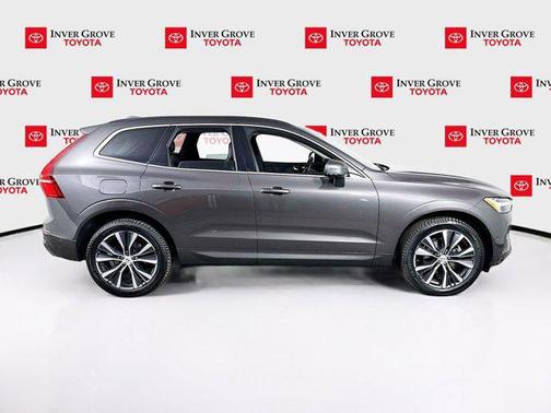 2022 Volvo XC60 B5 Momentum