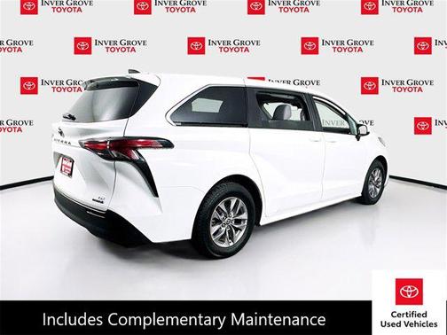2022 Toyota Sienna LE