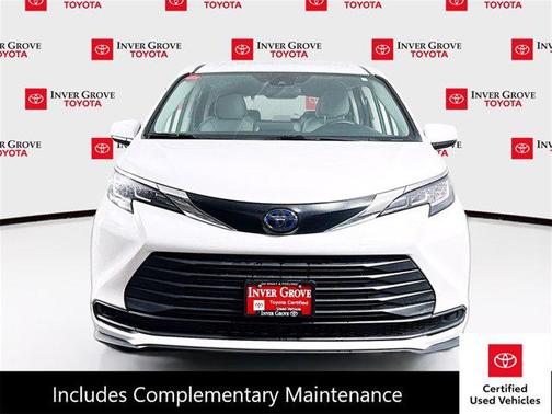 2022 Toyota Sienna LE