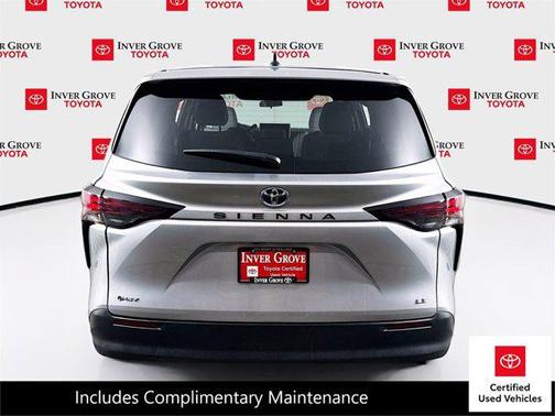 2025 Toyota Sienna LE