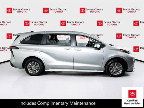 2025 Toyota Sienna LE