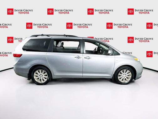 Silver Sky Metallic 2017 Toyota Sienna XLE