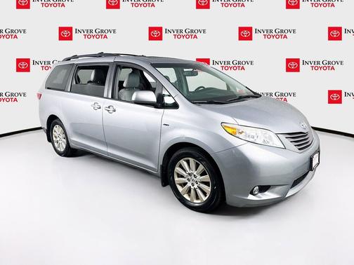 Silver Sky Metallic 2017 Toyota Sienna XLE