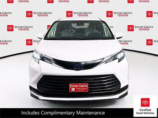 2025 Toyota Sienna LE