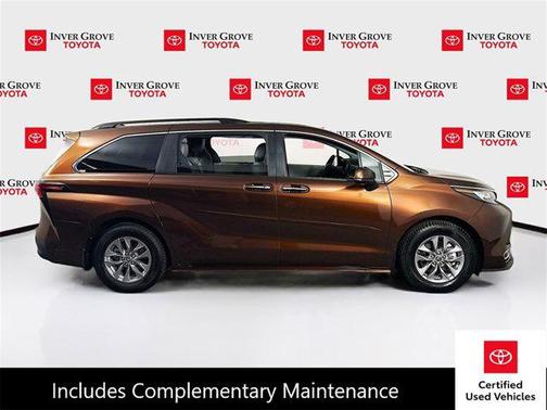 2022 Toyota Sienna XLE 8 Passenger