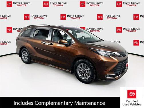 2022 Toyota Sienna XLE 8 Passenger