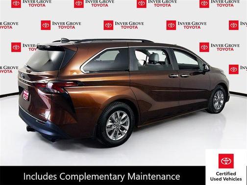 2022 Toyota Sienna XLE 8 Passenger