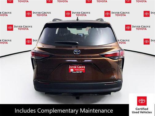 2022 Toyota Sienna XLE 8 Passenger