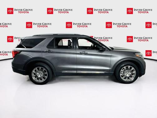 Iconic Silver Metallic 2025 Ford Explorer Platinum