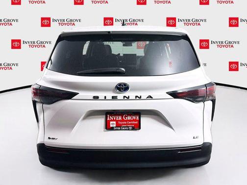 2025 Toyota Sienna LE