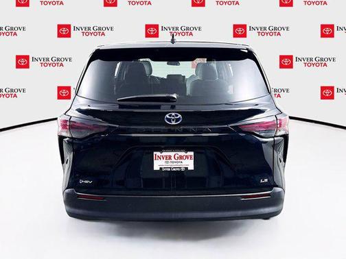 2025 Toyota Sienna LE