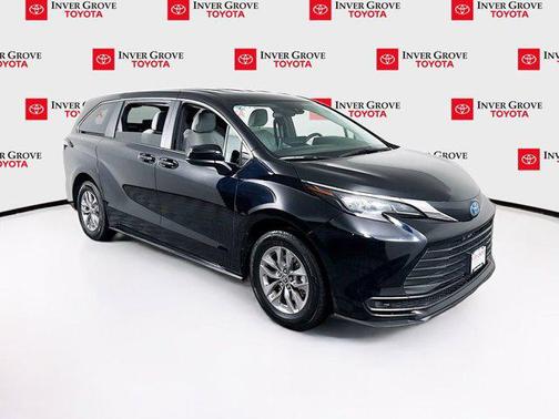 2025 Toyota Sienna LE