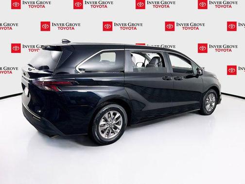 2025 Toyota Sienna LE