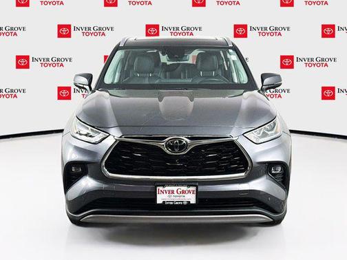 Celestial Silver Metallic 2025 Toyota Highlander Hybrid Platinum