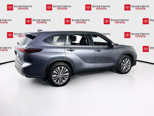 Celestial Silver Metallic 2025 Toyota Highlander Hybrid Platinum