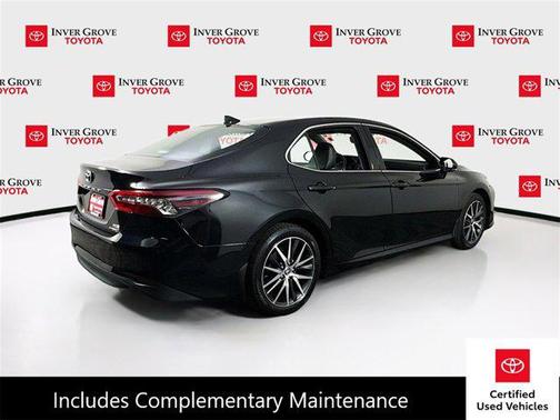 2022 Toyota Camry Hybrid XLE