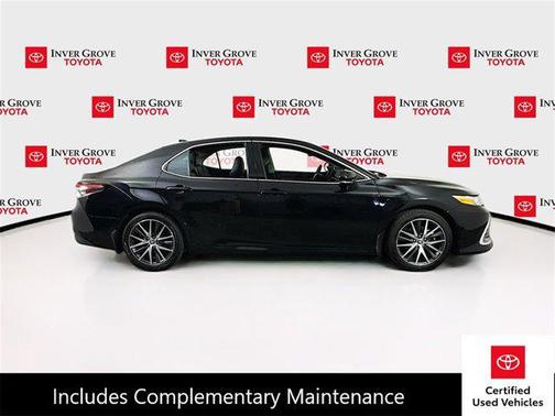 2022 Toyota Camry Hybrid XLE