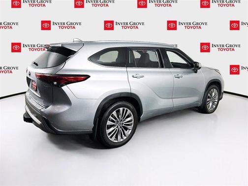 2023 Toyota Highlander Hybrid Platinum