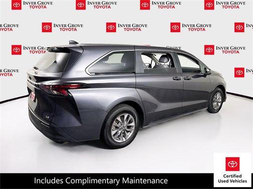 2025 Toyota Sienna LE