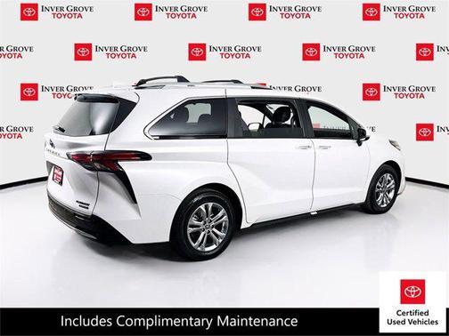 2022 Toyota Sienna Platinum