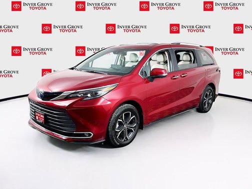 2025 Toyota Sienna Platinum
